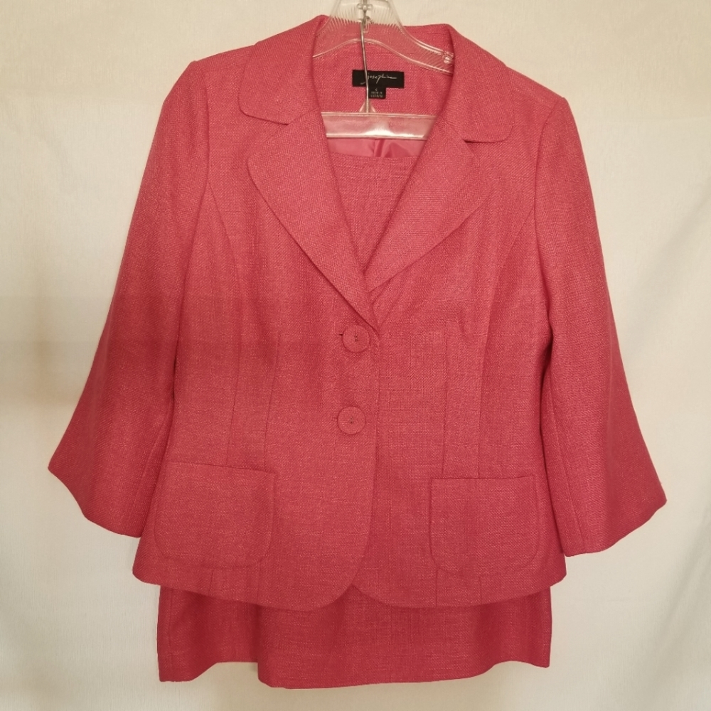 Josephine Womans Suit Size 8 3/4 Sleeve Hidden Back Zip Skirt 2 Button Lined